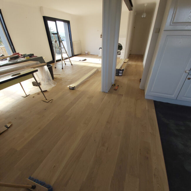 Aménagements intérieurs : - Pose de parquet