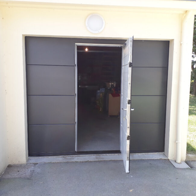 Volets et portes de garage : - Portail sectionnel portillon